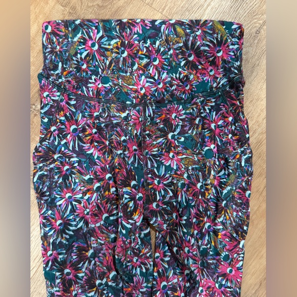 lululemon athletica Floral Leggings Size 4 - Picture 7 of 13